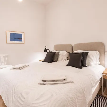 アパート Charming Baixa 3Br With Balcony By Lovelystay *