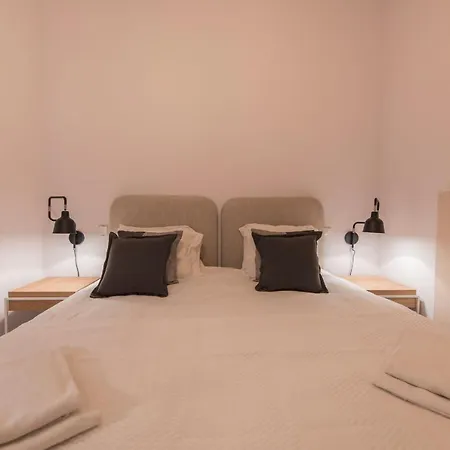 Charming Baixa 3Br With Balcony By Lovelystay