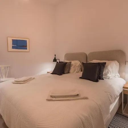 Charming Baixa 3Br With Balcony By Lovelystay Lägenhet *