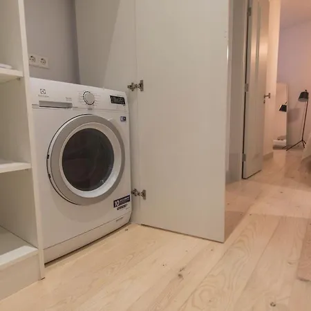 Lovelystay - Charming 3 Bedroom Wonder Downtown