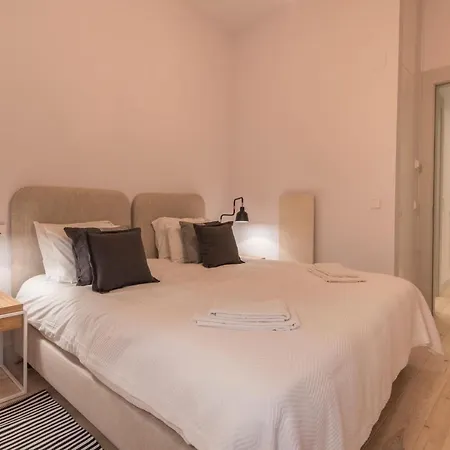 Charming Baixa 3Br With Balcony By Lovelystay Lägenhet *