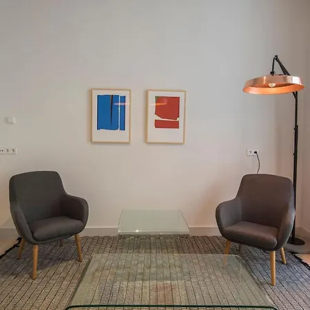 Lovelystay - Charming 3 Bedroom Wonder Downtown