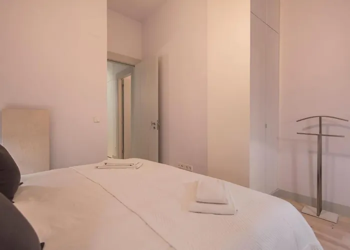 Charming 3 Bedroom Wonder Downtown By Lovelystay *