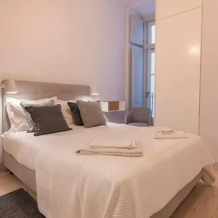 Apartment Lovelystay - Charming 3 Bedroom Wonder Downtown *