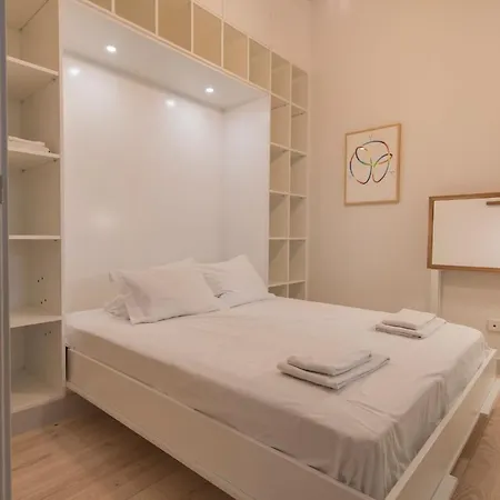 Lovelystay - Charming 3 Bedroom Wonder Downtown