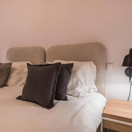 Lovelystay - Charming 3 Bedroom Wonder Downtown * Lisbon