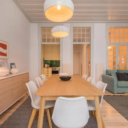 Lovelystay - Charming 3 Bedroom Wonder Downtown Lisbon
