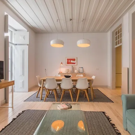 Lovelystay - Charming 3 Bedroom Wonder Downtown * Lisbon