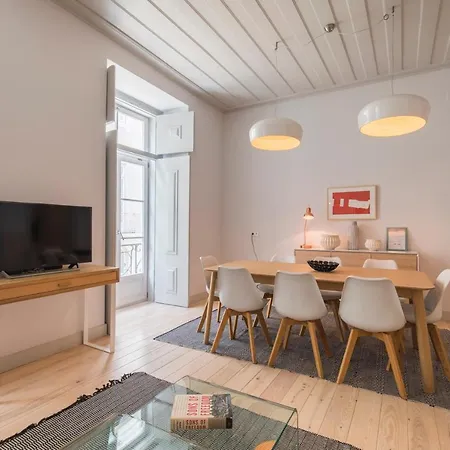 Lovelystay - Charming 3 Bedroom Wonder Downtown Lisbon