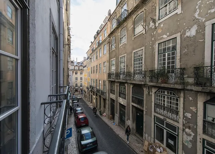 Charming 3 Bedroom Wonder Downtown By Lovelystay *