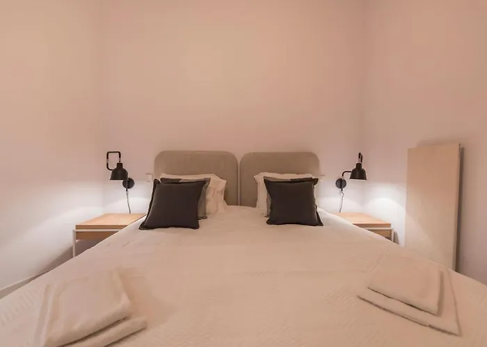 Charming 3 Bedroom Wonder Downtown By Lovelystay