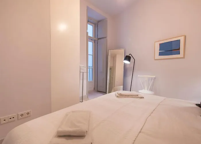 아파트 Charming 3 Bedroom Wonder Downtown By Lovelystay